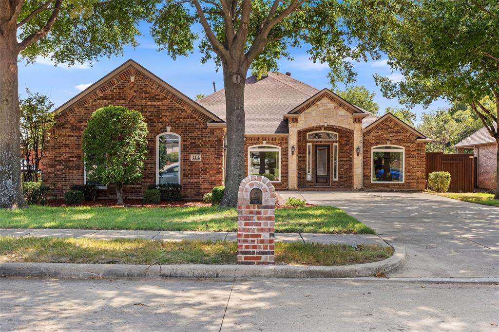 2212 Creek Crossing Drive Property Photo 1