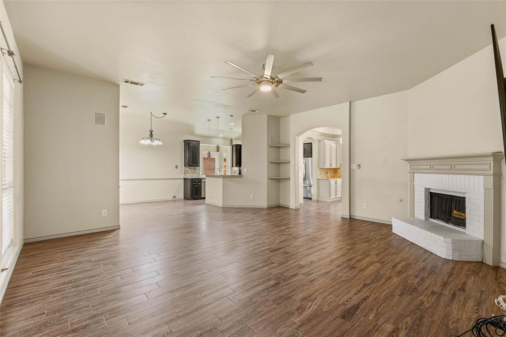 2212 Creek Crossing Drive Property Photo 4