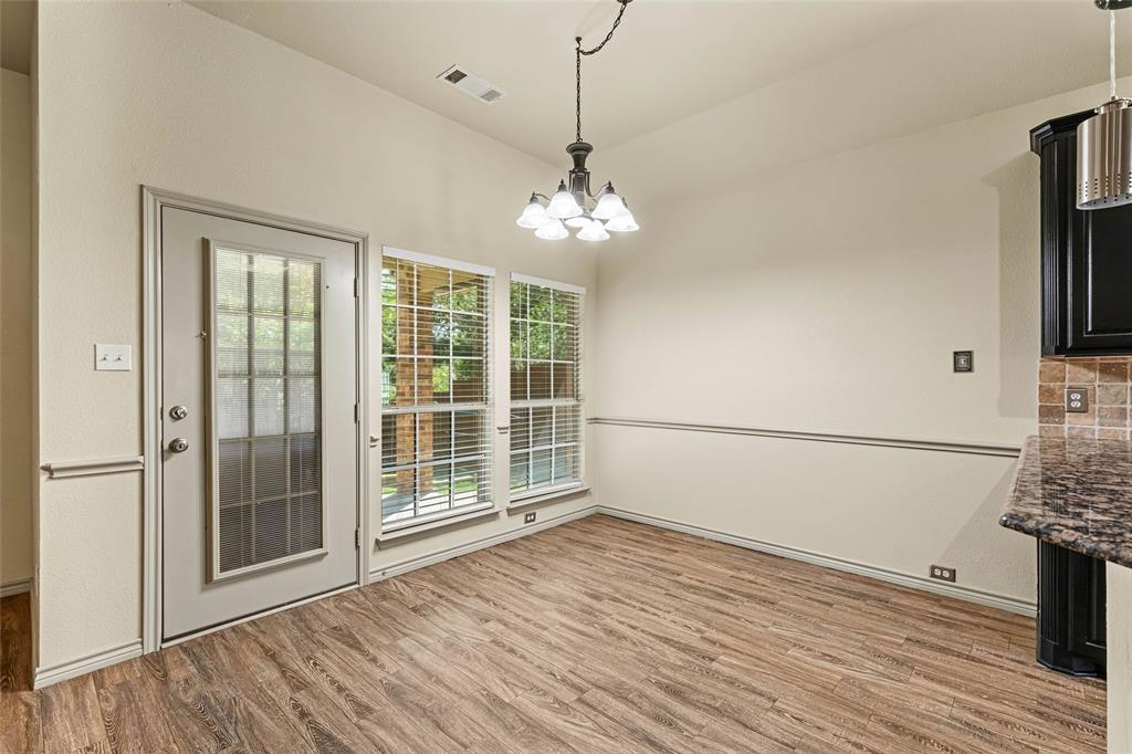 2212 Creek Crossing Drive Property Photo 9