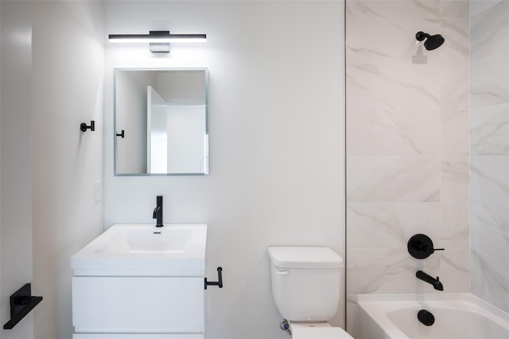 2228 Aarhus Way Property Photo 15