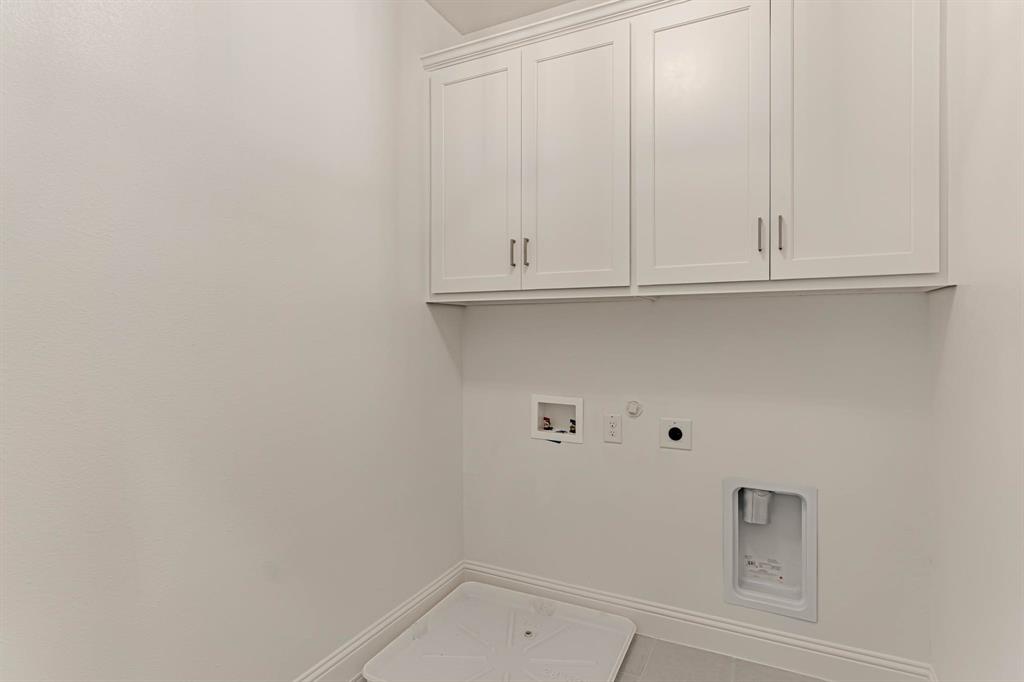 2146 Village Walk Place Property Photo 2