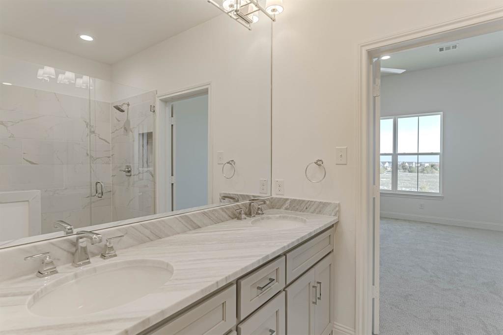 2146 Village Walk Place Property Photo 4