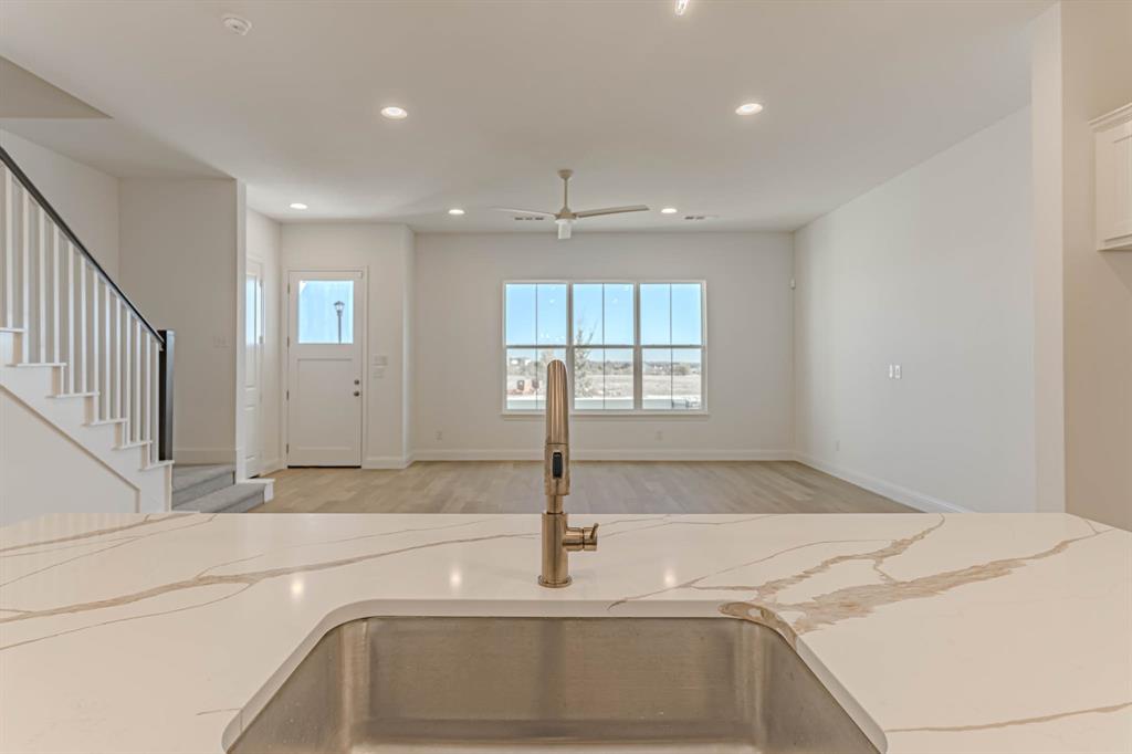 2146 Village Walk Place Property Photo 13