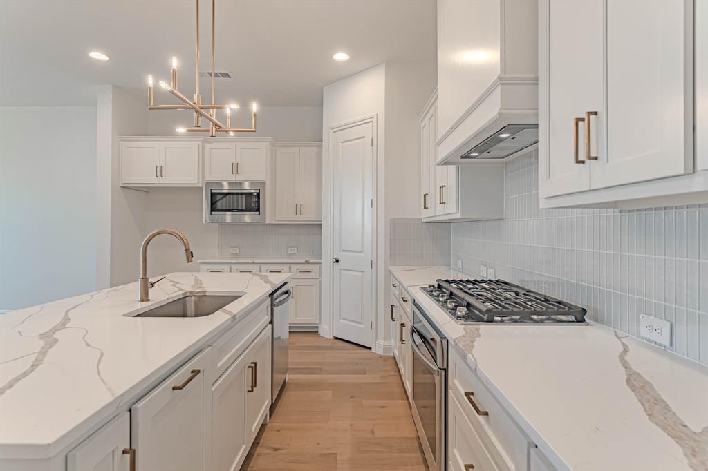 2146 Village Walk Place Property Photo 15
