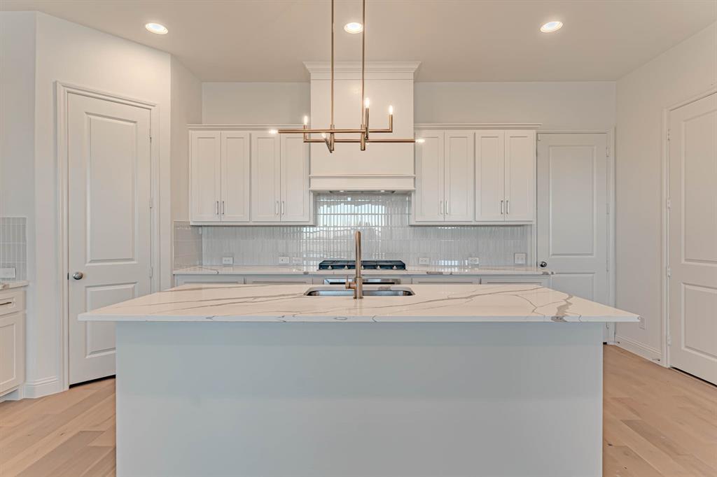 2146 Village Walk Place Property Photo 18
