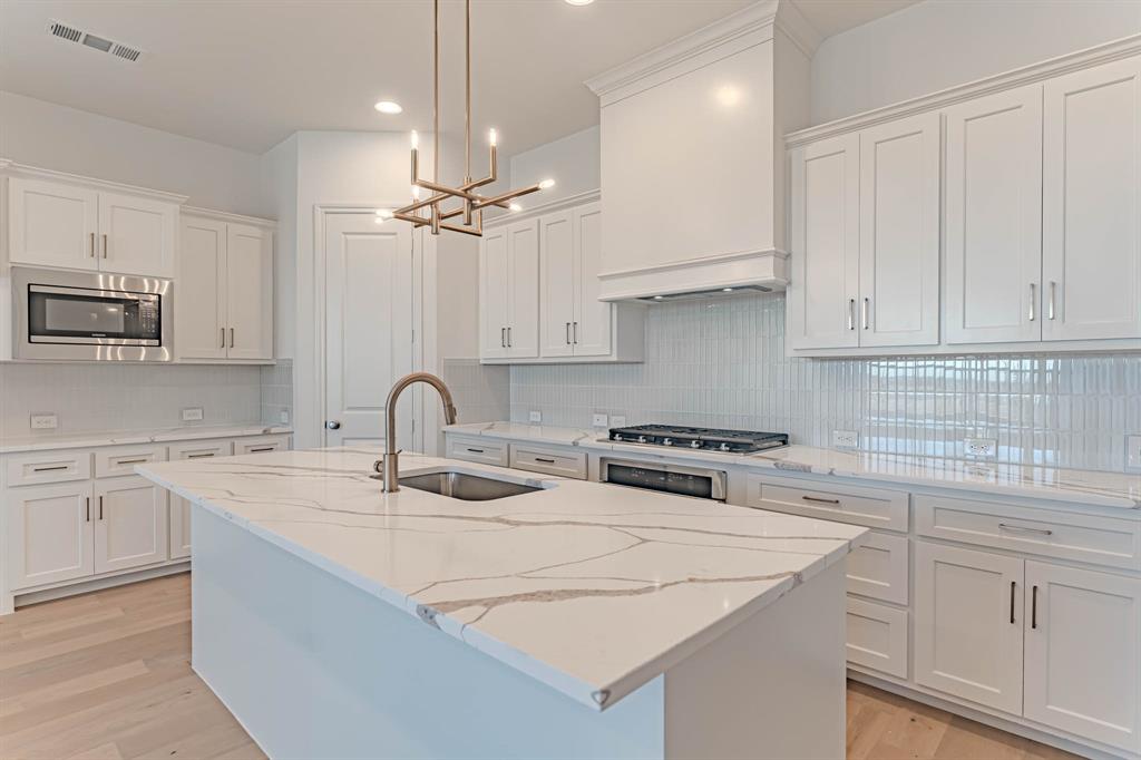 2146 Village Walk Place Property Photo 20