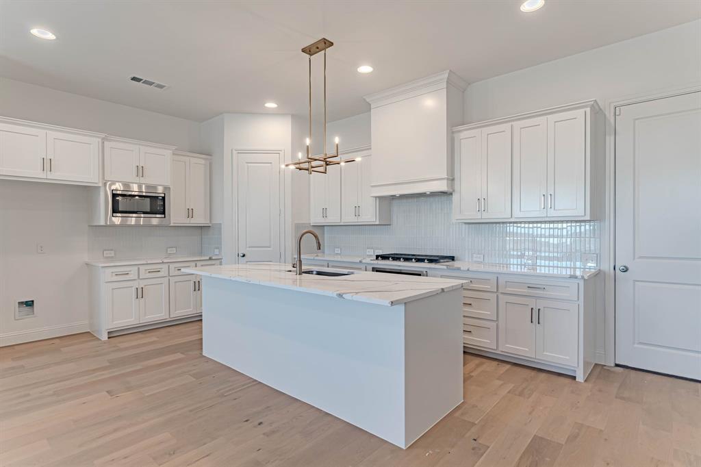 2146 Village Walk Place Property Photo 21