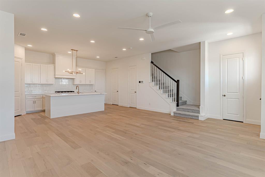 2146 Village Walk Place Property Photo 25