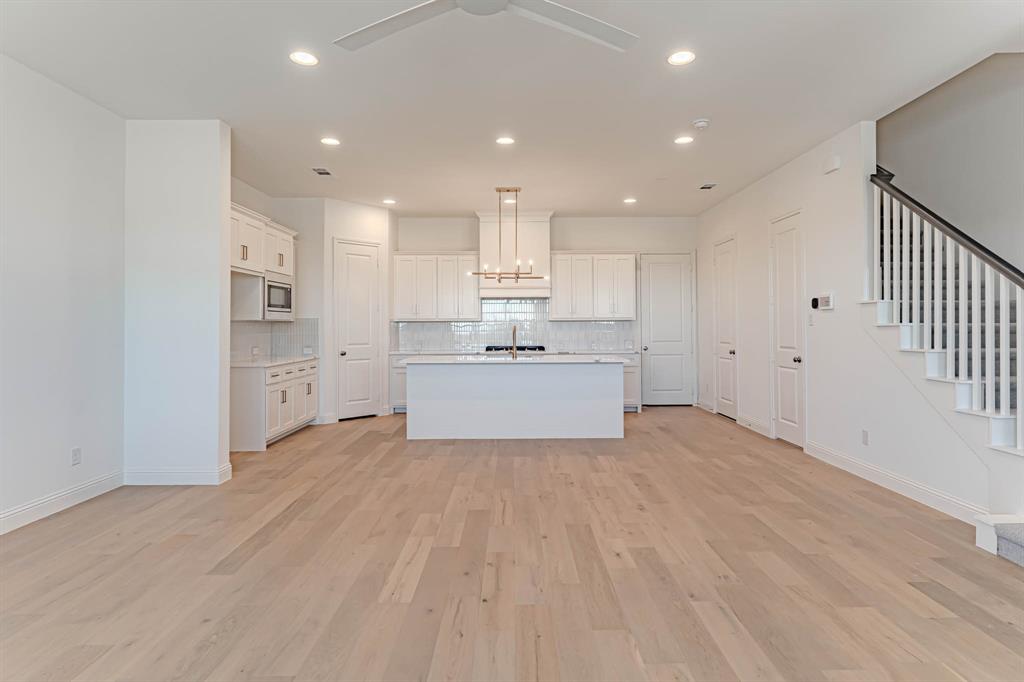 2146 Village Walk Place Property Photo 26