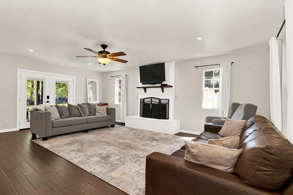 124 Alvarado Oak Drive Property Photo 8