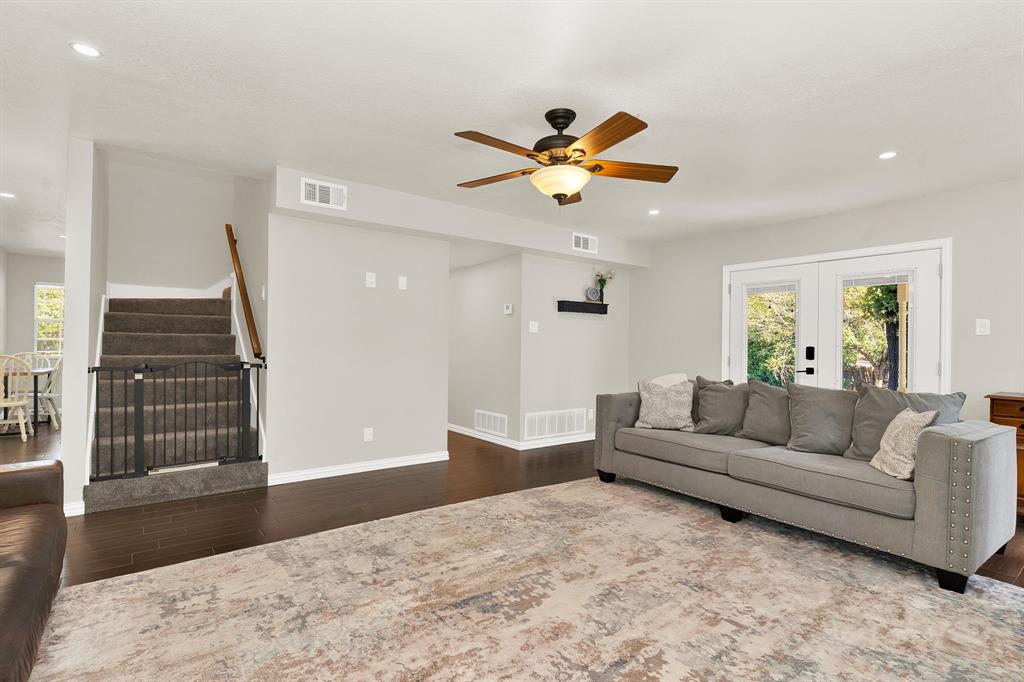 124 Alvarado Oak Drive Property Photo 10