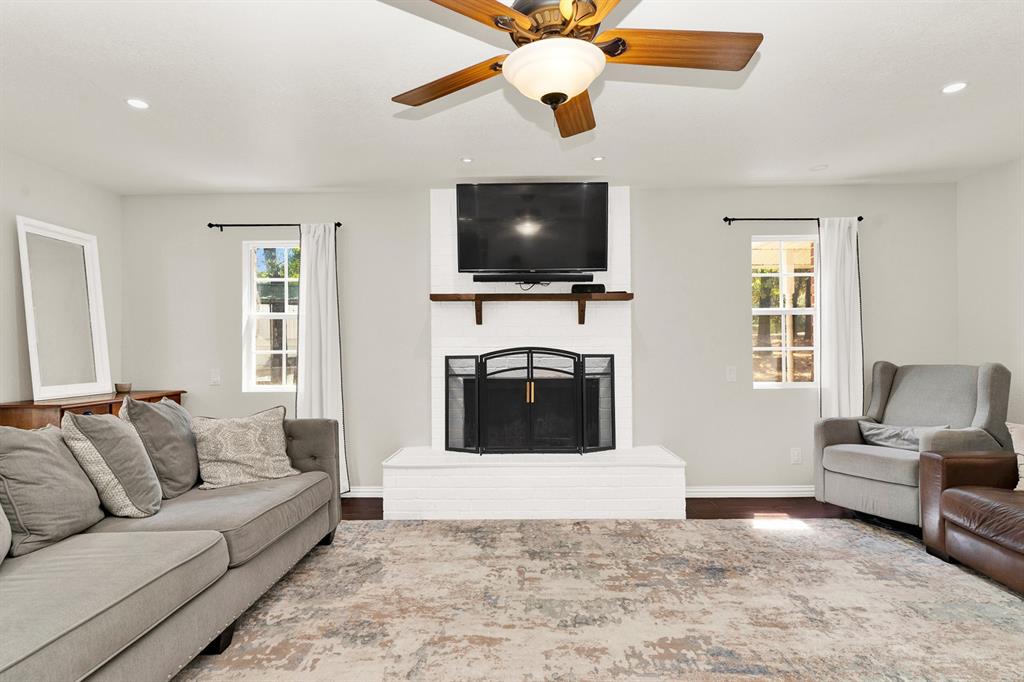 124 Alvarado Oak Drive Property Photo 11