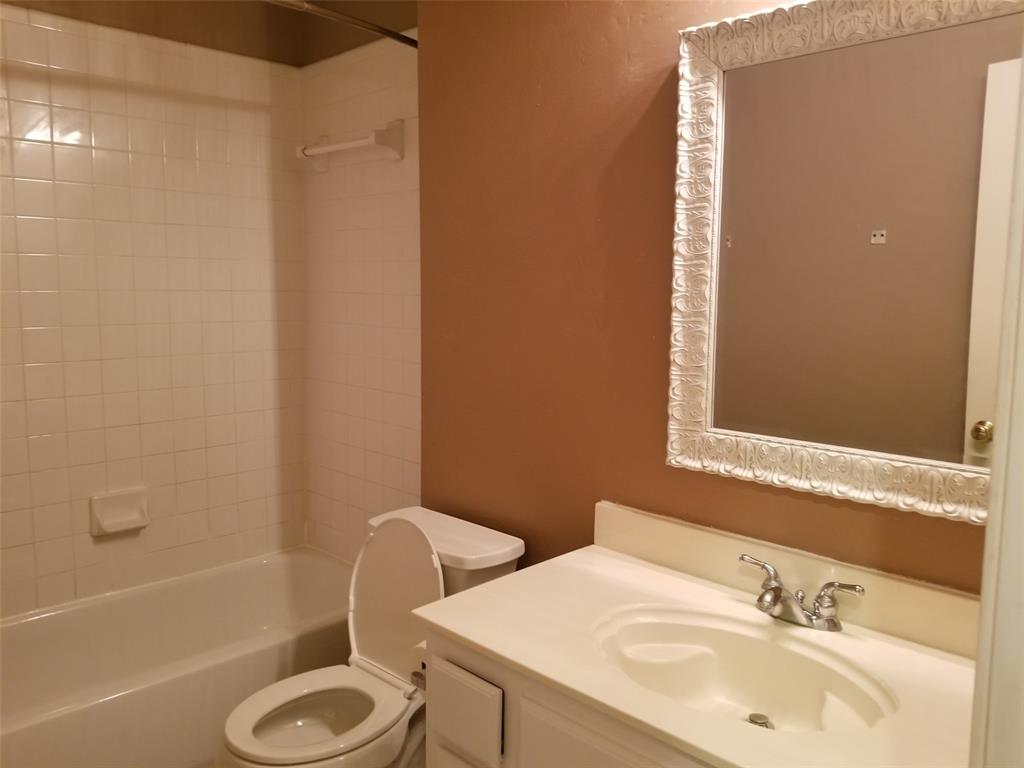 8002 Killarney Lane Property Photo 13
