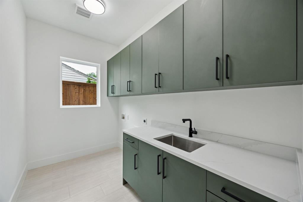 3815 Hawick Lane Property Photo 4