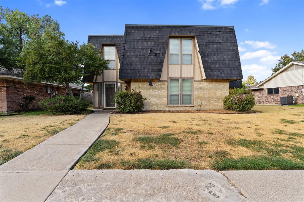 709 Royal Oaks Drive Property Photo 1