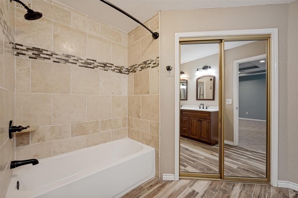 1103 Meadow Creek Drive Property Photo 16