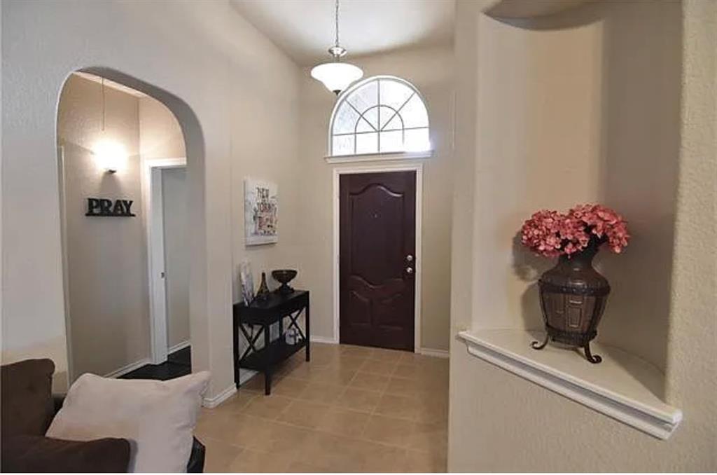 8212 Deer Bluff Lane Property Photo 4