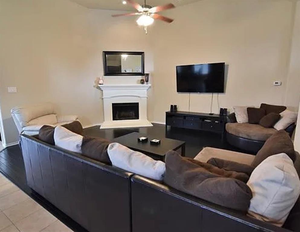 8212 Deer Bluff Lane Property Photo 7