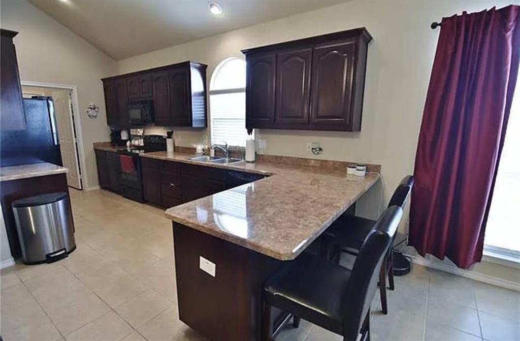 8212 Deer Bluff Lane Property Photo 9