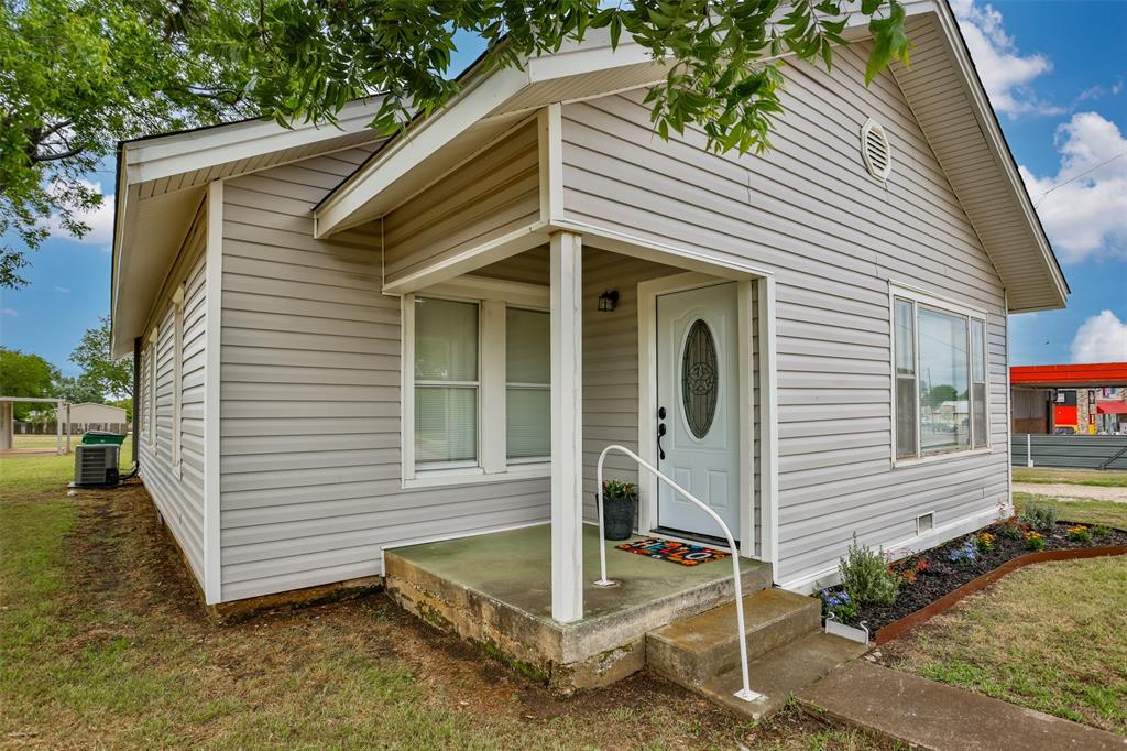 322&410 E Division Street Property Photo 5