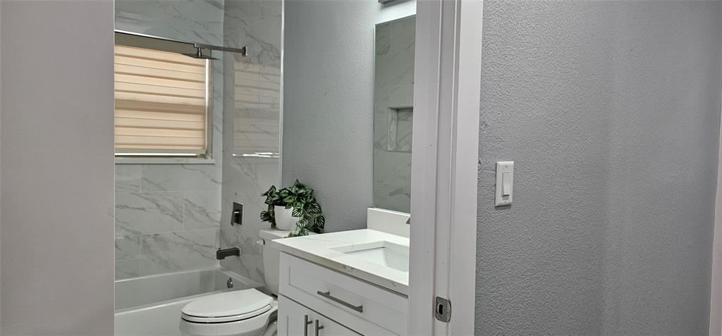 1712 Cascade Property Photo 9