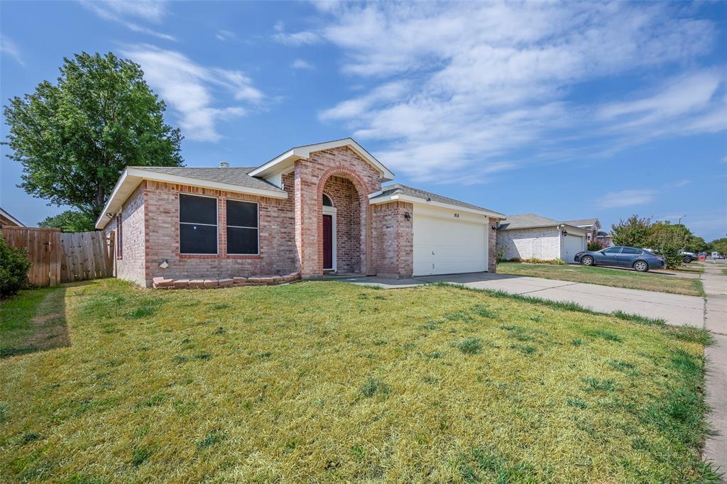810 Engleside Drive Property Photo 2
