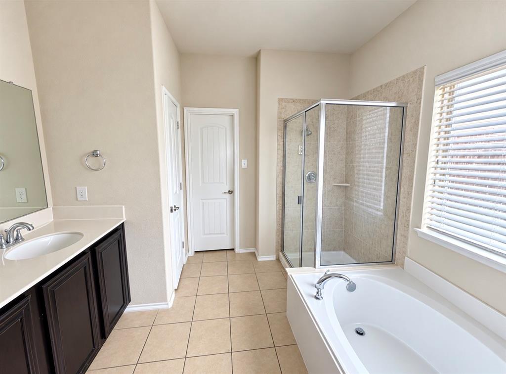 2104 Stonewood Drive Property Photo 9