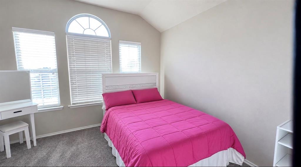 2104 Stonewood Drive Property Photo 11