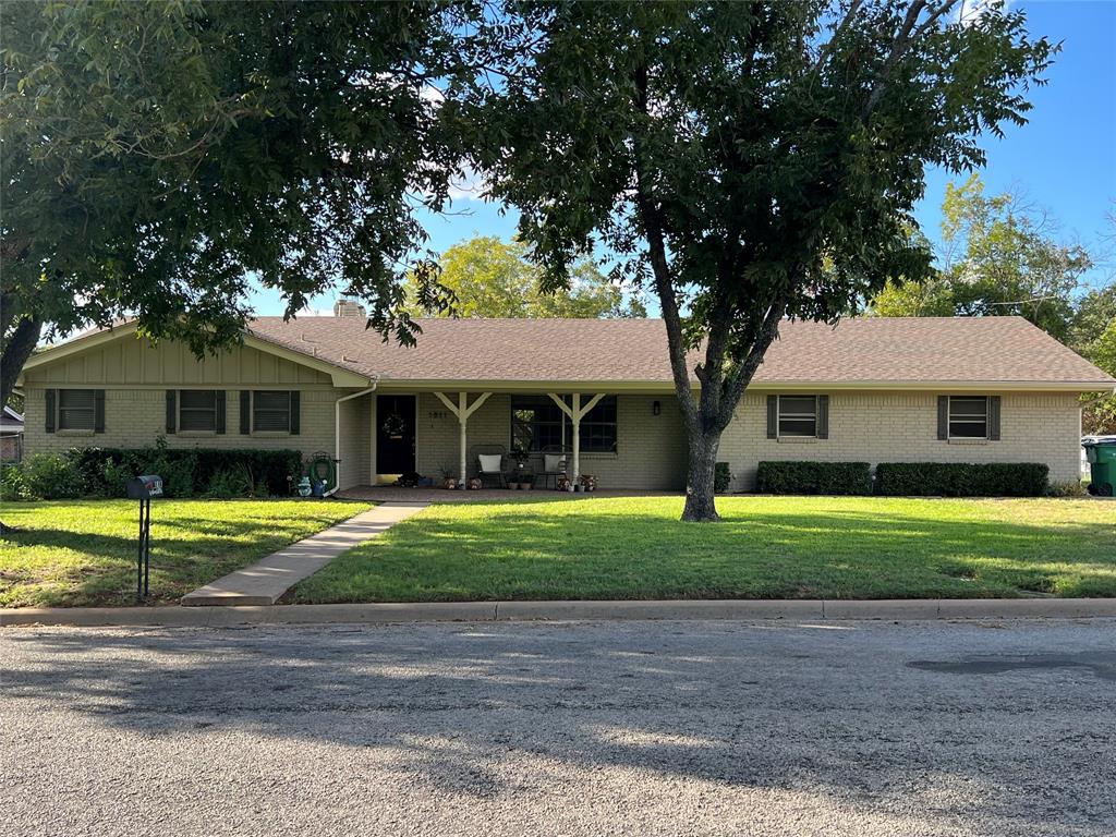 1811 W Overhill Drive Property Photo 1