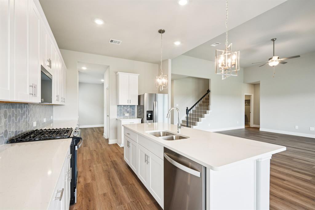 4107 Benbrook Drive Property Photo 3