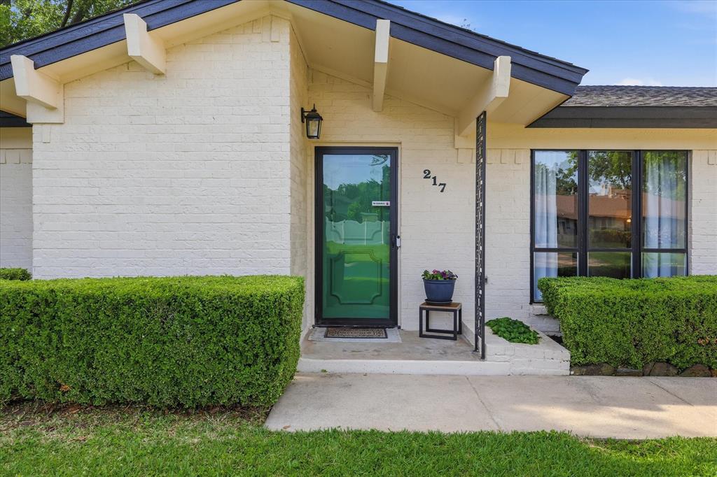 217 E Louella Drive Property Photo 4