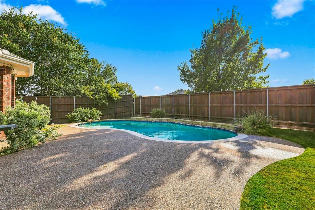 335 Linhurst Drive Property Photo 2