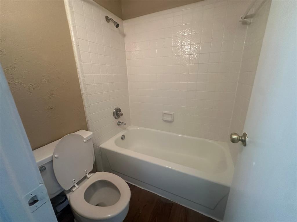 9823 Walnut Street 212 Property Photo 11