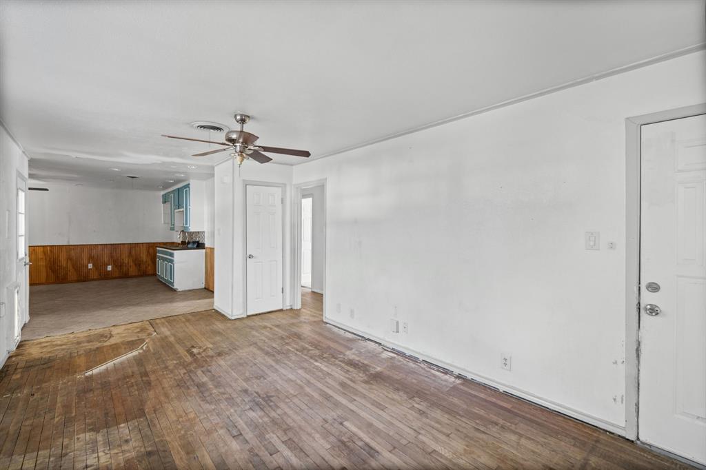 756 Thomas Avenue Property Photo 2