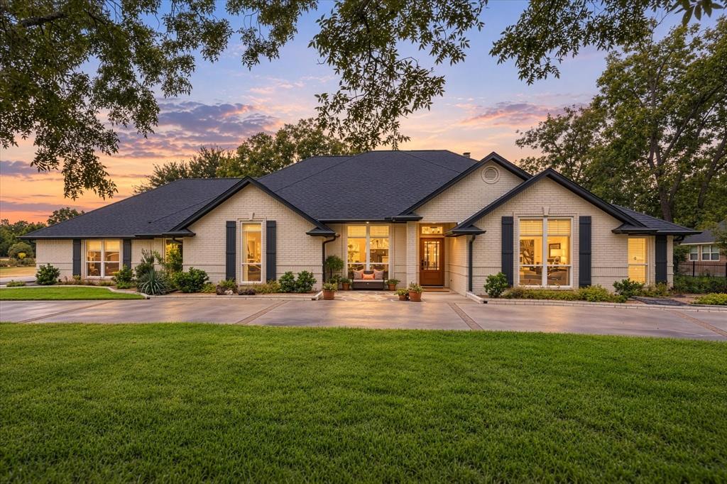 9604 Champions Drive Property Photo 1