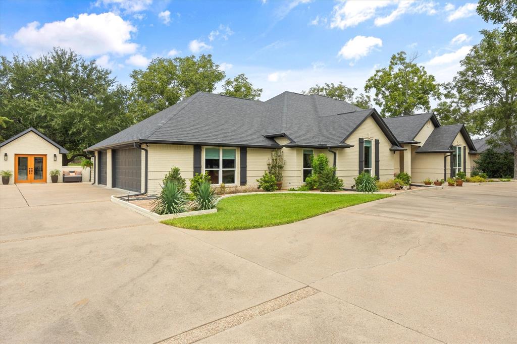 9604 Champions Drive Property Photo 4