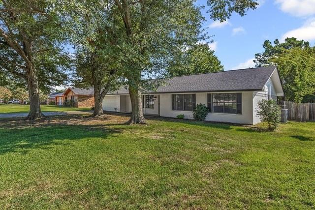 221 Azalea Drive Property Photo 3