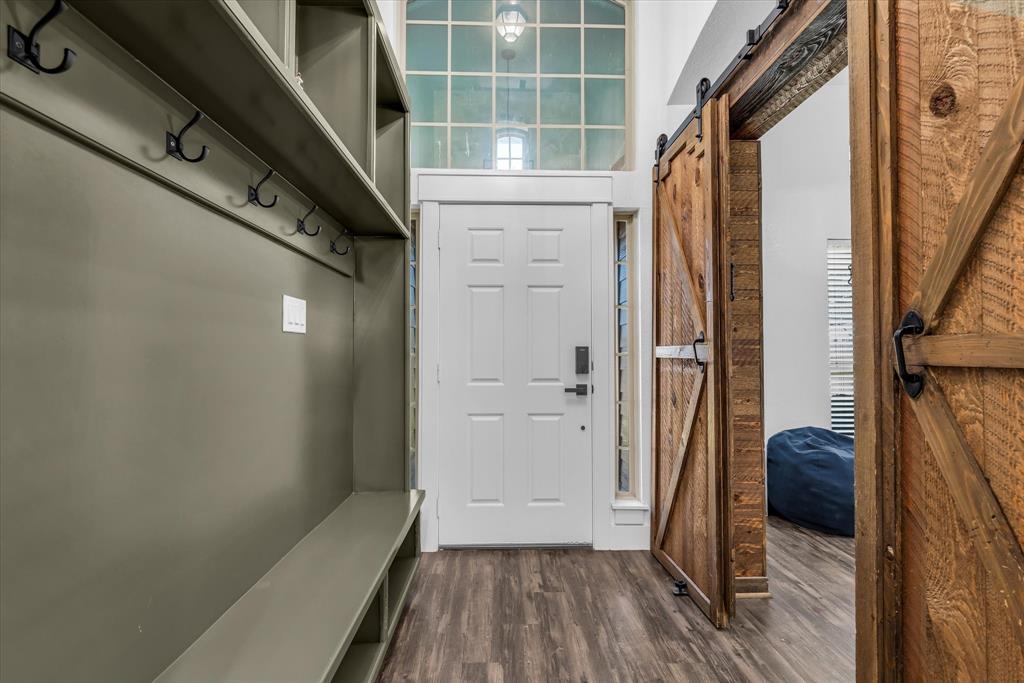 10804 Aurora Drive Property Photo 5