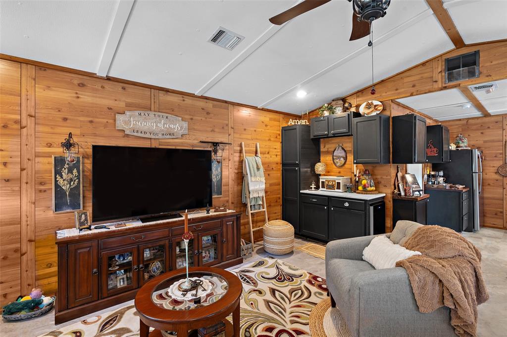 7058 Fm 959 Property Photo 9