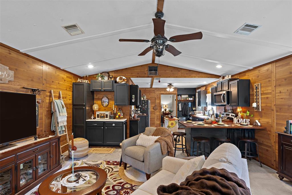 7058 Fm 959 Property Photo 11