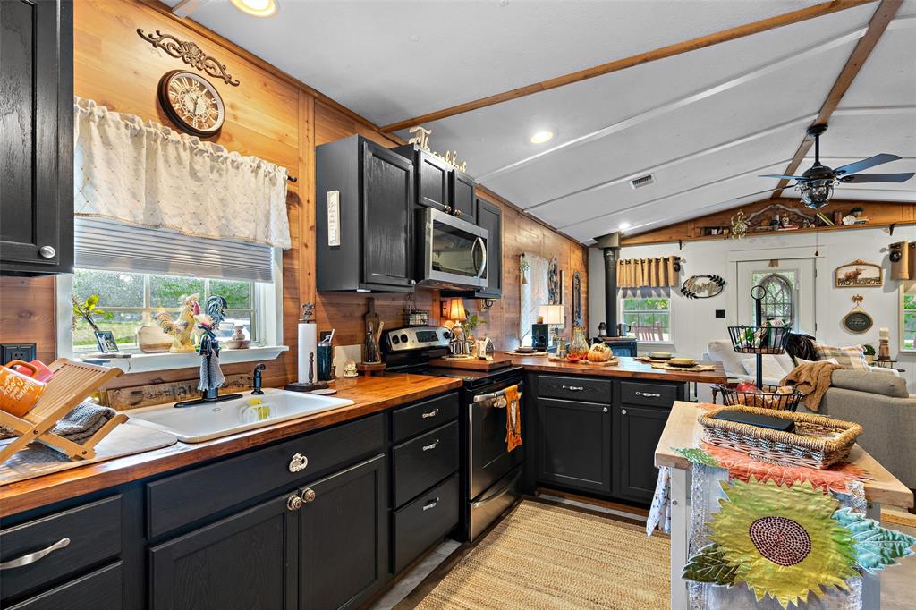 7058 Fm 959 Property Photo 15