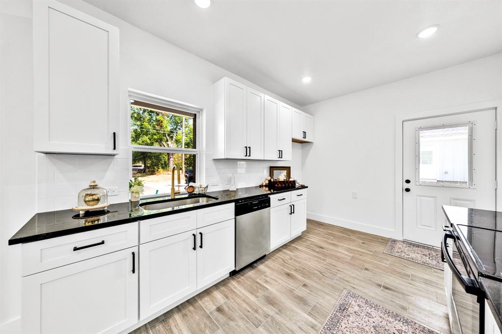 218 Calvert Street Property Photo 4