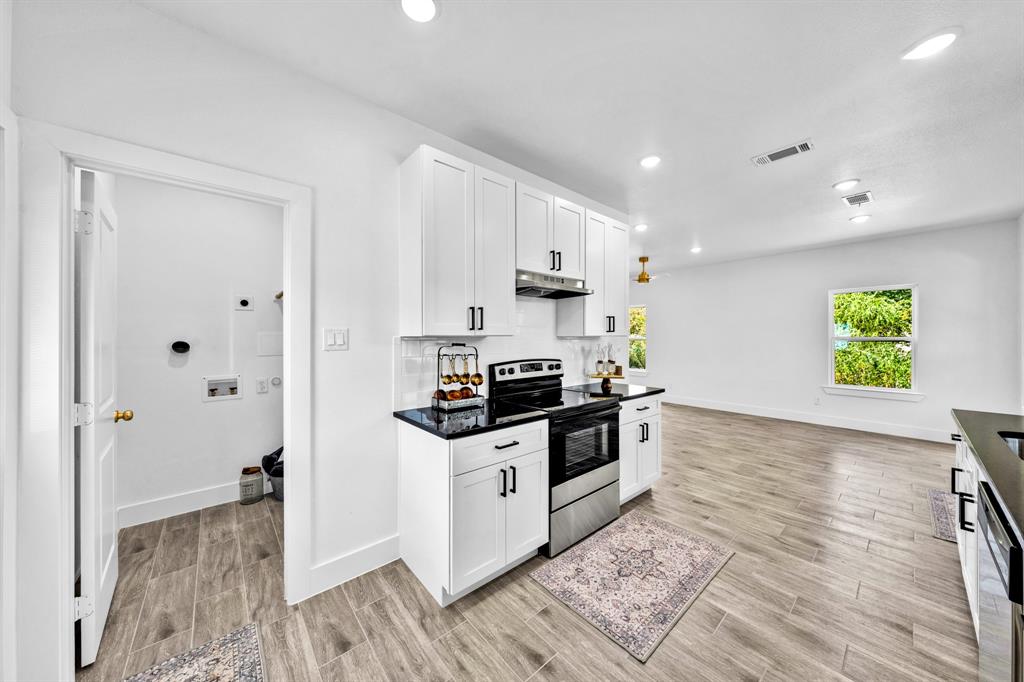 218 Calvert Street Property Photo 8