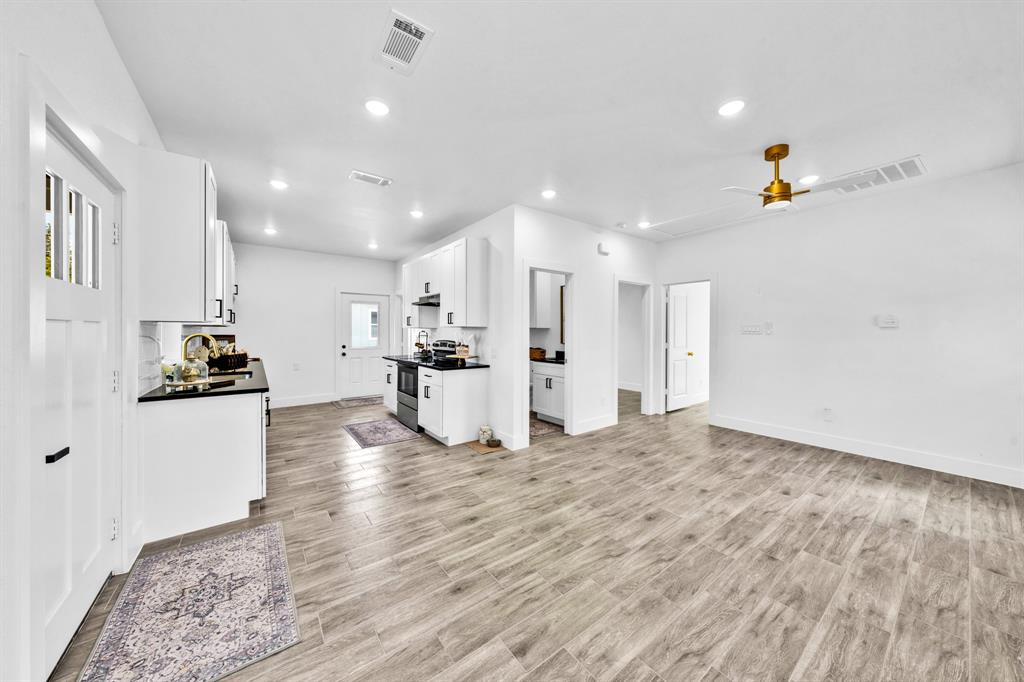 218 Calvert Street Property Photo 11