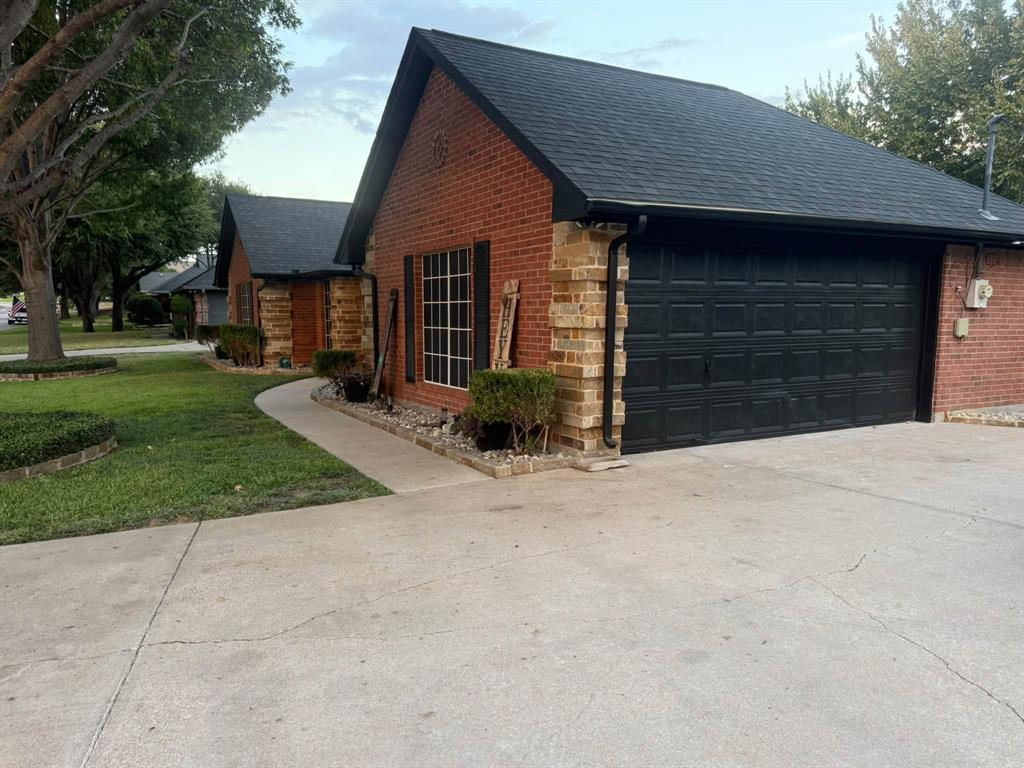 413 Flagstone Drive Property Photo 12
