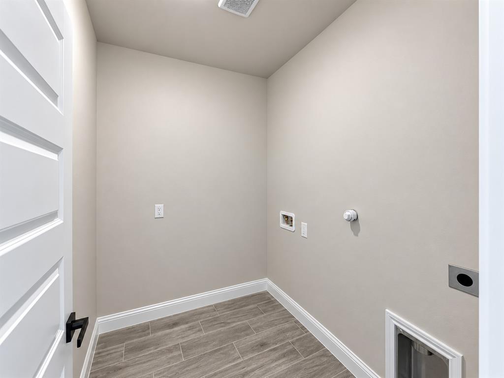 5206 Stoneridge Drive Property Photo 7