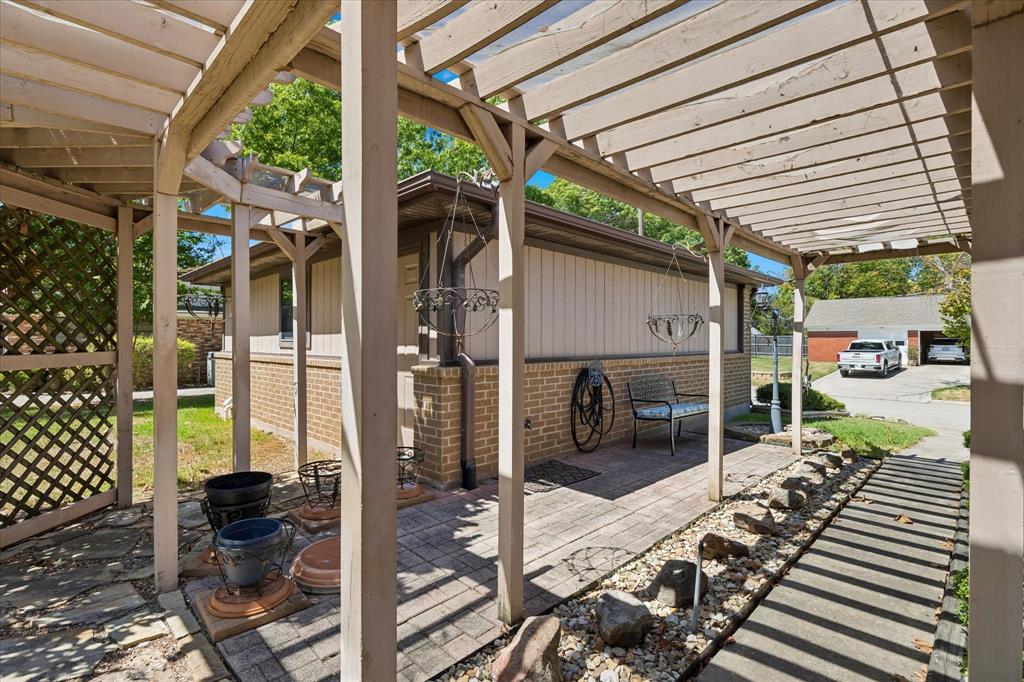 601 Line Drive Property Photo 7