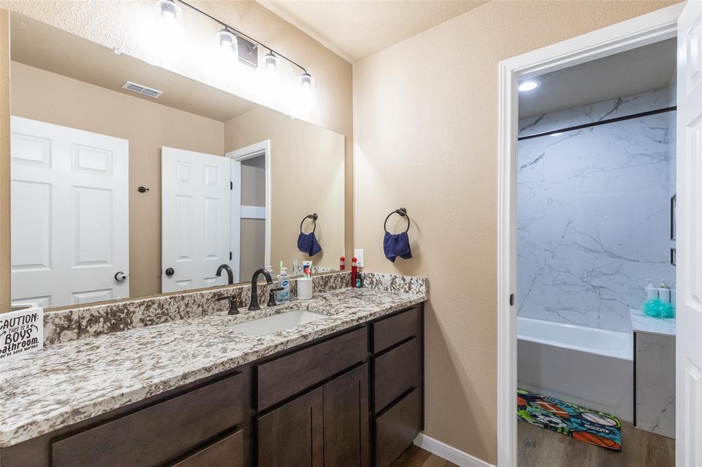 1300 Ross Street Property Photo 10