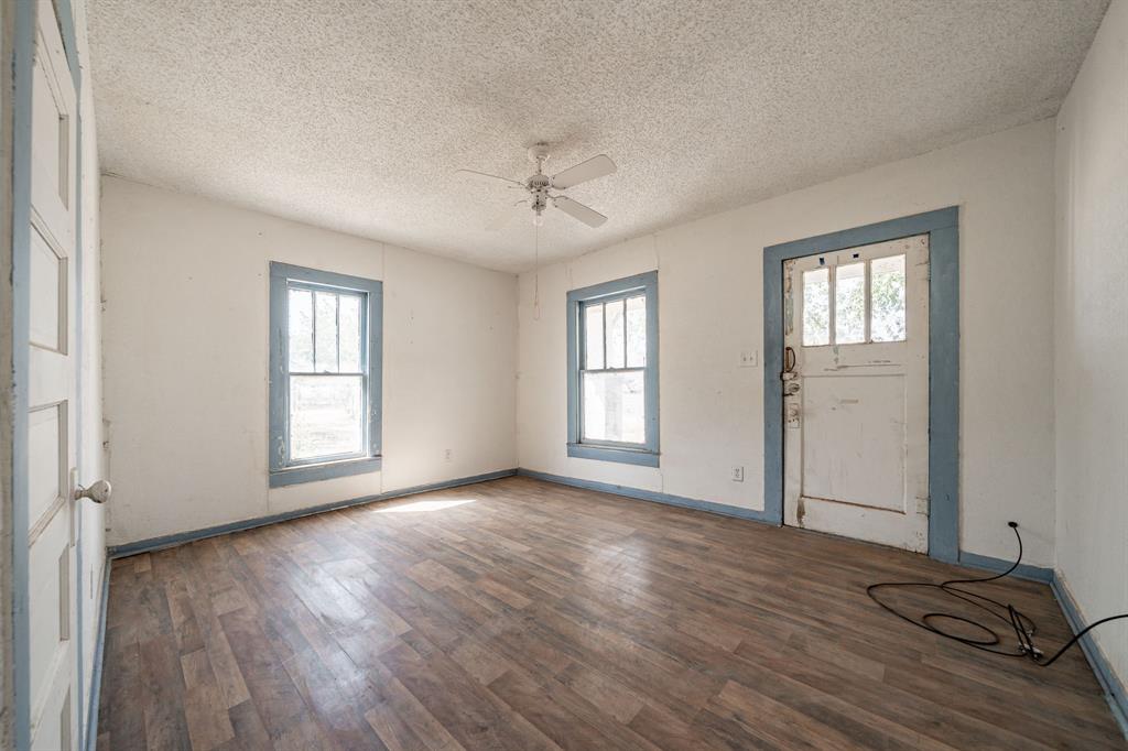445 S Central Property Photo 3