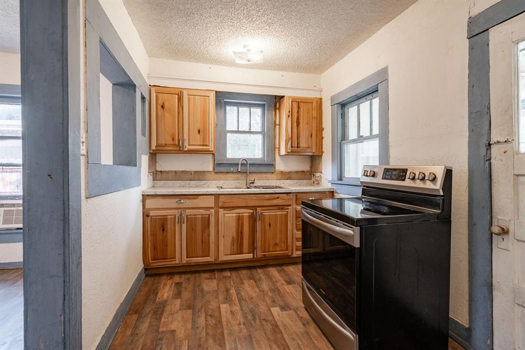 445 S Central Property Photo 6